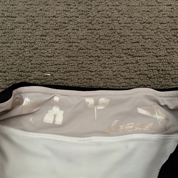 LULULEMON Seawheeze Shorts (Polka Dot - Size 6) - Picture 2 of 4